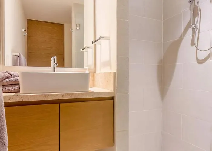 Hideout Sea Views 2 Min To 7 Rooftop Pools Apartment *